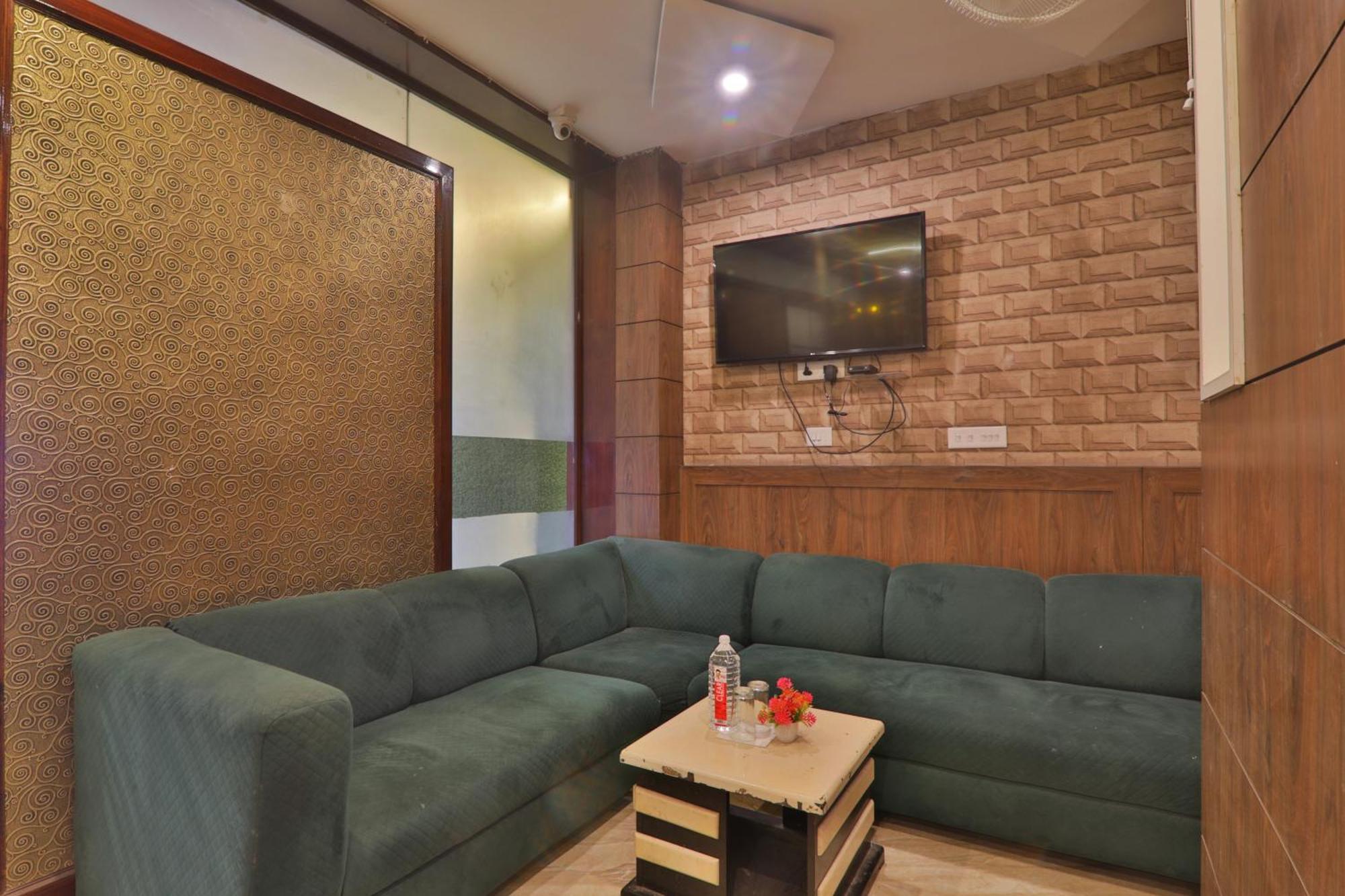 Hotel Janki Inn Sigra 2 Km From Kashi Vishwanath Dham Varanasi Exterior foto