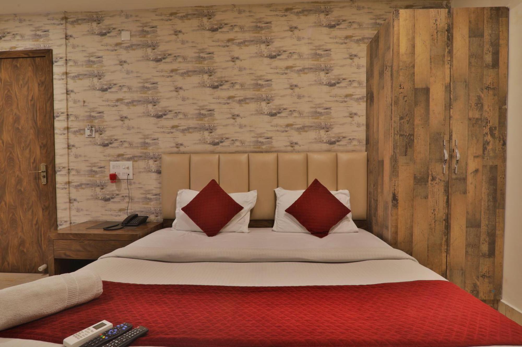 Hotel Janki Inn Sigra 2 Km From Kashi Vishwanath Dham Varanasi Exterior foto